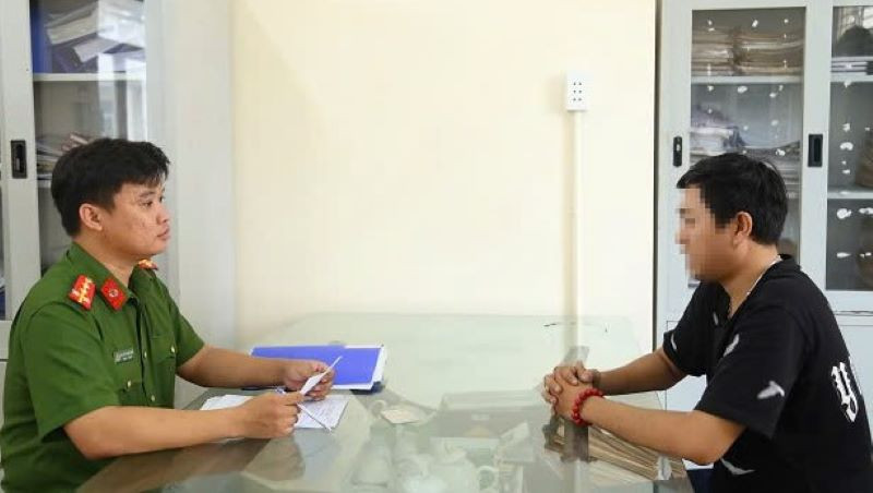 Đối tượng Vũ Quyết Thắng được bàn giao cho Công an thành phố Thuận An xử lý theo quy định.