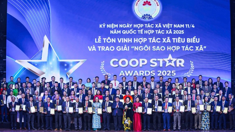 Lễ tôn vinh hợp tác xã tiêu biểu và trao giải Ngôi sao hợp tác xã.