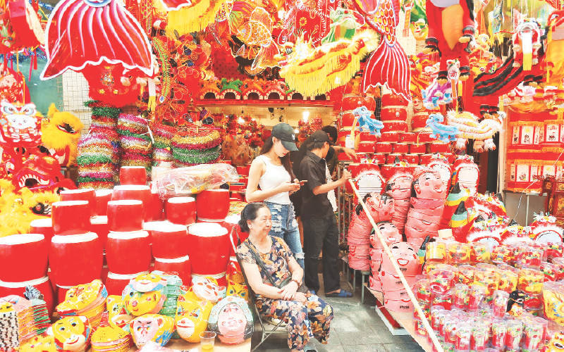 Phố Hàng Mã là điểm đến hấp dẫn cho mọi người trong dịp Tết Trung thu. 