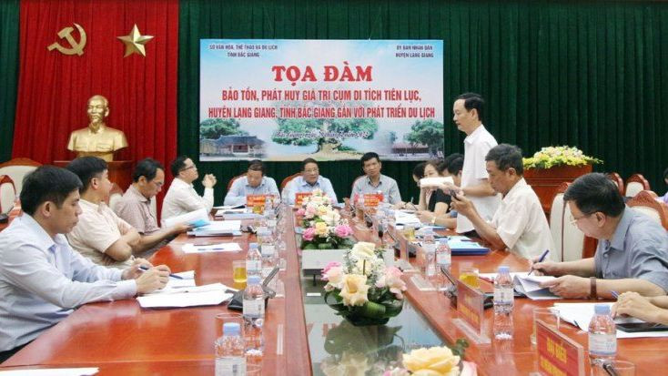 Các đại biểu dự tọa đàm.