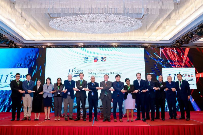 Các đại biểu chụp ảnh lưu niệm tại Đối thoại Biển lần thứ 11. (Ảnh Bộ Ngoại giao)