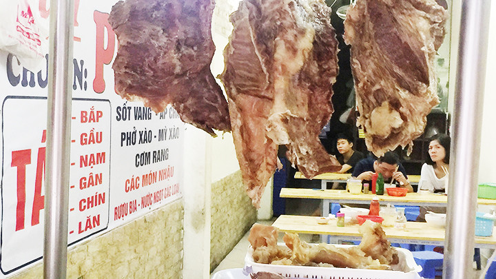 Một cửa hàng phở tại Hà Nội. Ảnh: NGUYỆT ANH