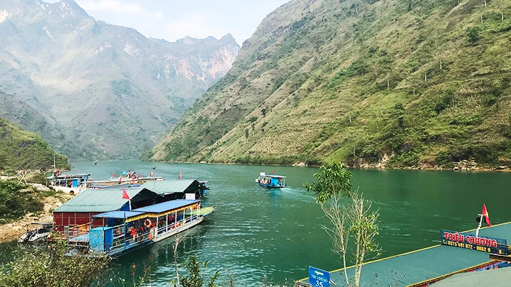 Hoạt động du thuyền trên sông Nho Quế phát triển một phần nhờ công tác thông tin - truyền thông lan tỏa.