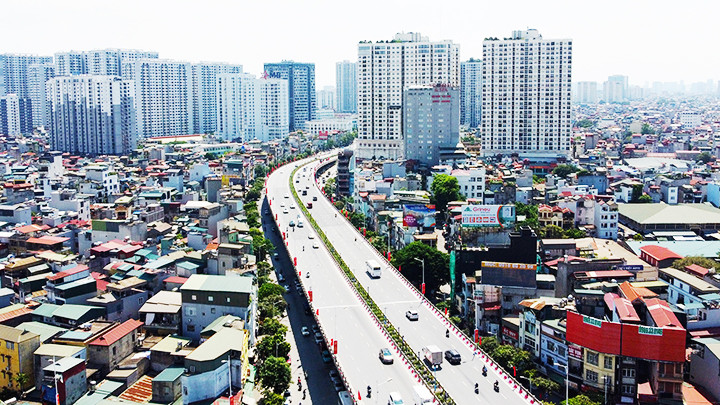 Nguồn lực dành cho đầu tư công đóng góp phần quan trọng trong phát triển kinh tế. Ảnh: KHIẾU MINH