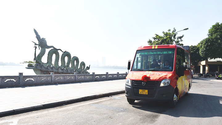 Tham quan Hà Nội bằng xe bus nhỏ