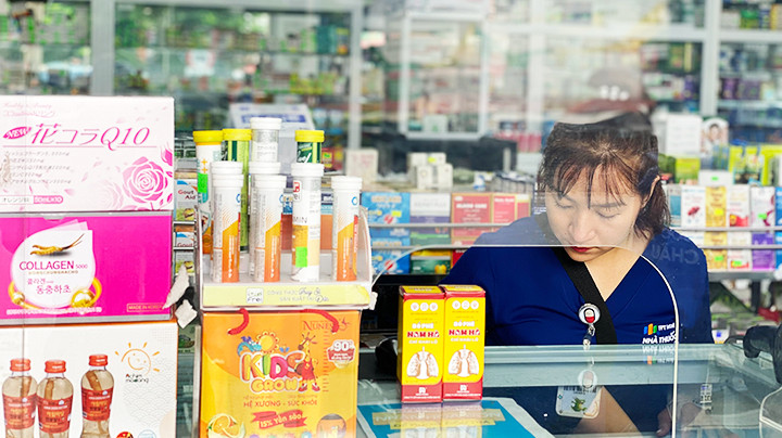 Việc dễ dàng mua thuốc kháng sinh tại các hiệu thuốc khiến tình trạng kháng kháng sinh gia tăng.