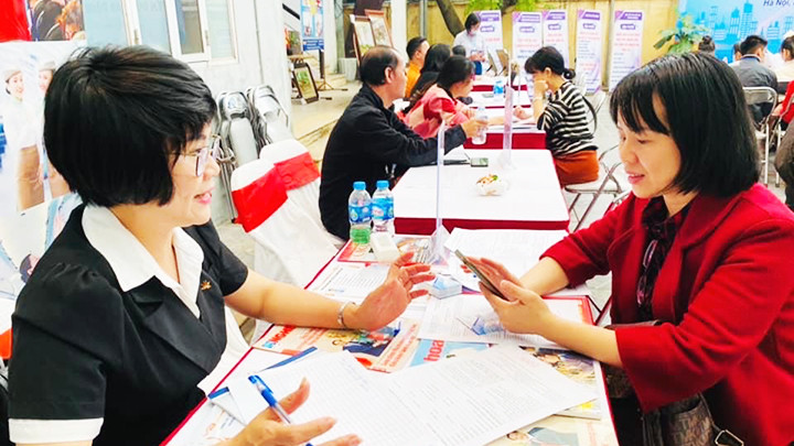 Nhiều phiên giao dịch việc làm được tổ chức góp phần giải quyết tình trạng thất nghiệp.