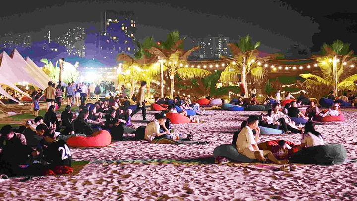 Thức đêm đang trở nên trào lưu đáng báo động trong đời sống xã hội.