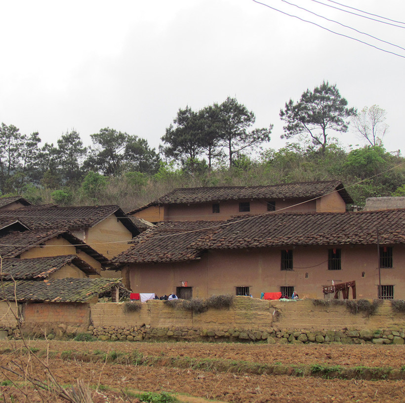 Mái nhà nâu ở Bản Chắt