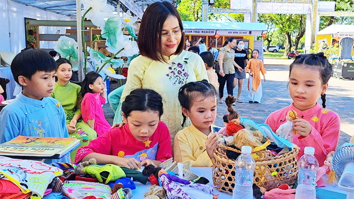 Việc lưu giữ nét đẹp của văn hóa truyền thống luôn được Hội quán ưu tiên.