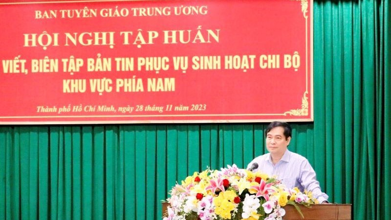 Đồng chí Phan Xuân Thủy, Phó trưởng Ban Tuyên Giáo Trung ương, phát biểu khai mạc Hội nghị.