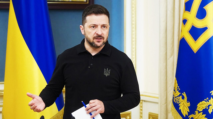 Tổng thống Ukraine V.Zelensky tuyên bố sẵn sàng ngừng bắn lập tức. Ảnh: EURONEWS