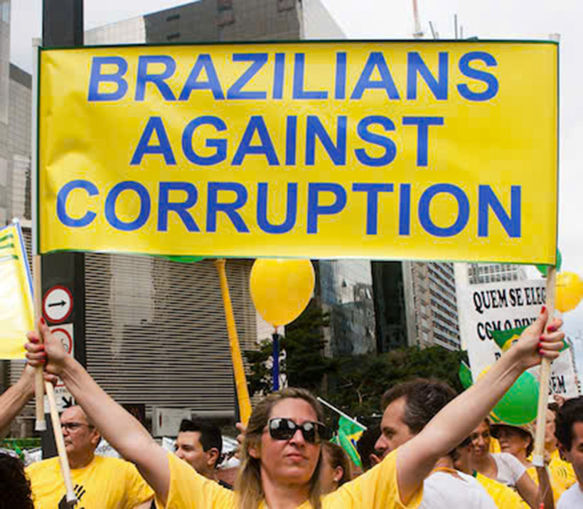 Người dân Brazil kêu gọi mạnh tay với tham nhũng. Ảnh: GETTY