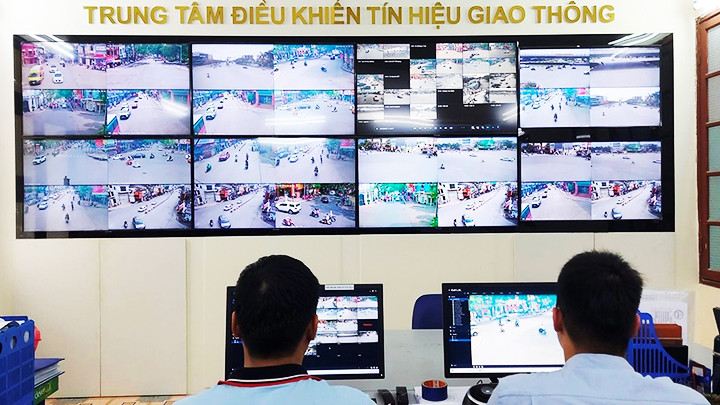 Giám sát phương tiện qua trung tâm điều khiển để tìm lỗi vi phạm.
