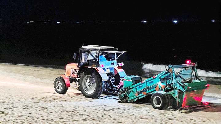 Những chiếc xe dọn rác cải tiến thường hoạt động sau 22 giờ hằng ngày.