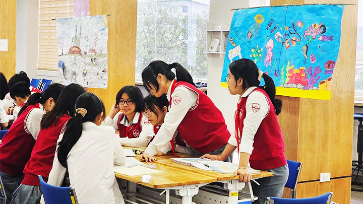 Học sinh UMS trong một giờ học nhóm.