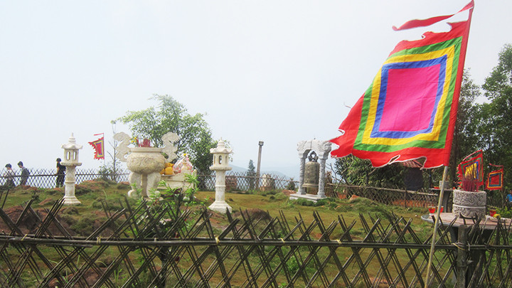 Trong sương mờ Am Tiên