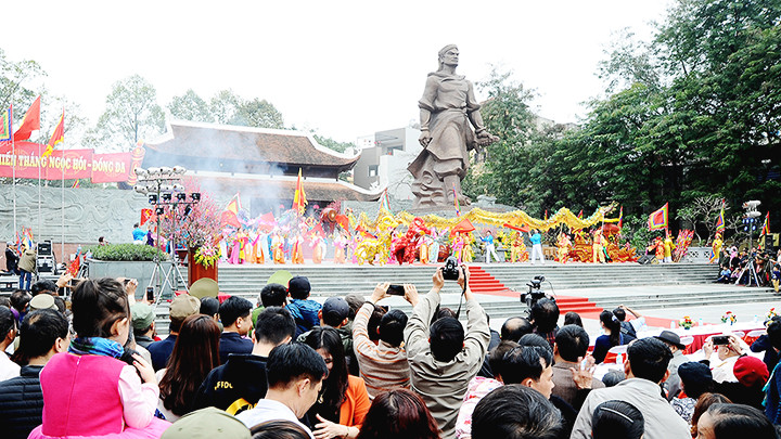 Tượng Vua Quang Trung tại di tích Gò Đống Đa (Hà Nội). Ảnh: HẢI NAM