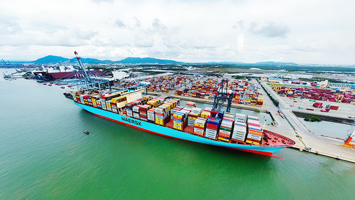 Cảng CMIT, một trong những cảng lớn nhất tại Cái Mép - Thị Vải luôn tiên phong tiếp nhận các tàu trọng tải lớn hơn 200 nghìn tấn. Ảnh: TRÀ NGÂN
