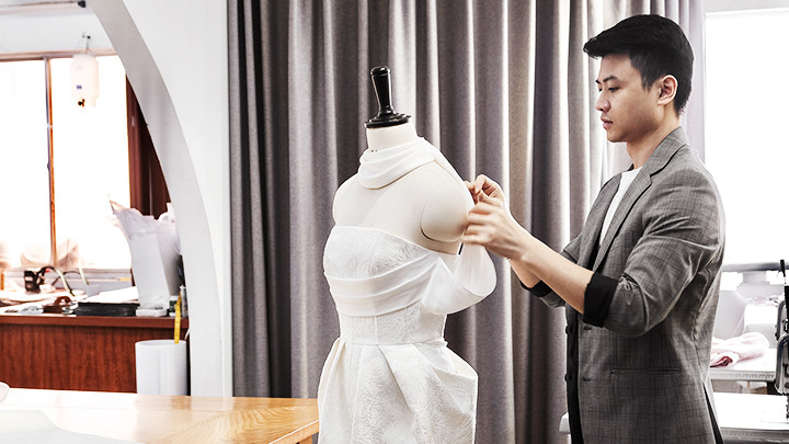 "Déjà vu" được coi là bước chuyển mình ra ánh sáng để thỏa sức đam mê thời trang của Tiến.