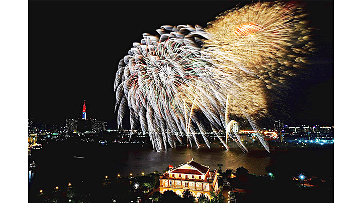 Người dân cần hạn chế di chuyển vào khu vực có sự kiện để tránh tắc đường.