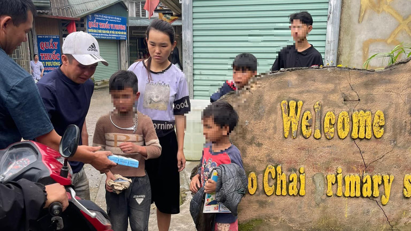 2 cháu bé được tìm thấy sau gần 4 ngày mất tích. (Ảnh: Giàng A Tu)