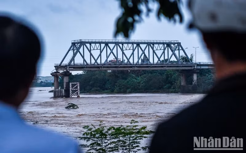 Hiện trường vụ sập cầu Phong Châu hồi tháng 9/2024.