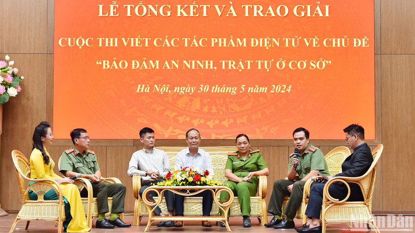 Đến bất kỳ xã biên giới nào cũng có thể gặp gương công an điển hình