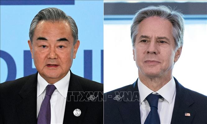 Bộ trưởng Ngoại giao Trung Quốc Vương Nghị (trái) và Ngoại trưởng Mỹ Antony Blinken. Ảnh: AFP/TTXVN 