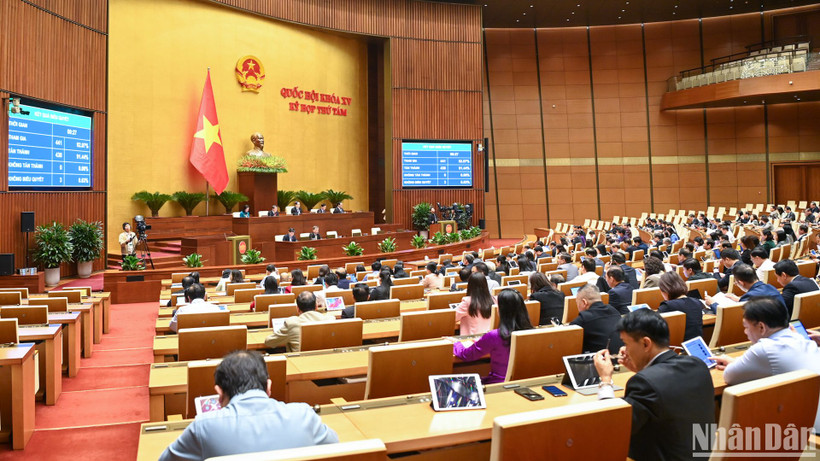 Sáng 29/11, với 446/448 đại biểu tham gia biểu quyết tán thành (chiếm 93,11% tổng số đại biểu Quốc hội), Quốc hội đã thông qua Luật Địa chất và khoáng sản.