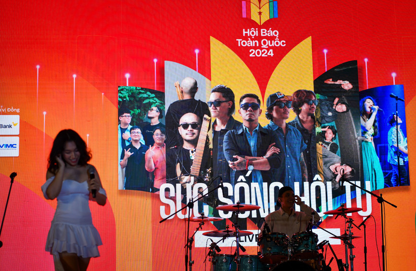 [Ảnh] Mang nhạc rock tới Hội Báo toàn quốc 2024