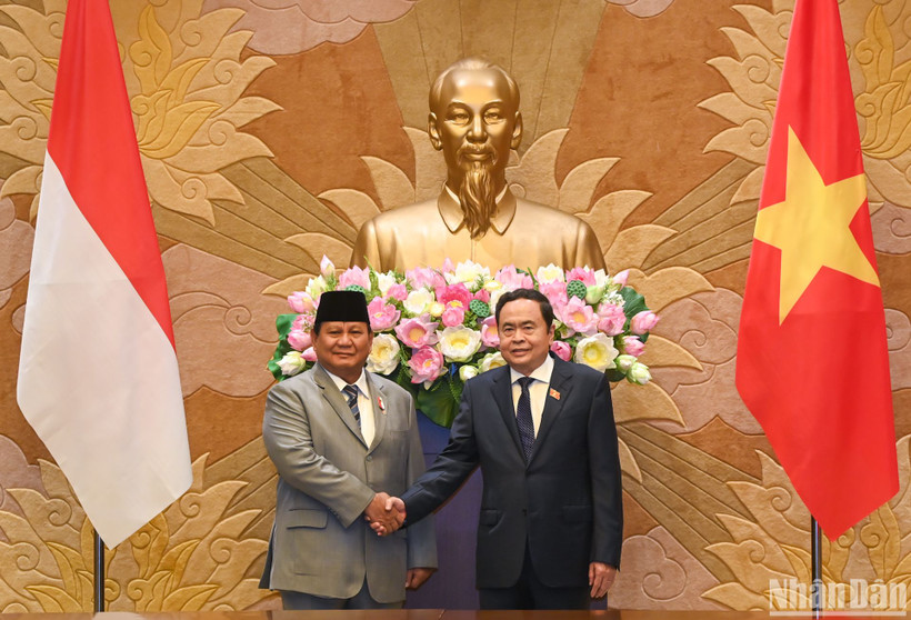 Chủ tịch Quốc hội Trần Thanh Mẫn và Tổng thống đắc cử Indonesia Prabowo Subianto. (Ảnh: DUY LINH) 