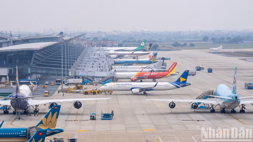 Căn cứ vào tình hình thực tế, Cục Hàng không quyết định kéo dài thời gian tạm ngừng tiếp thu, khai thác tàu bay tại Cảng hàng không quốc tế Nội Bài thêm 2 giờ, cụ thể từ 10 giờ đến 21 giờ ngày 7/9 (giờ địa phương).