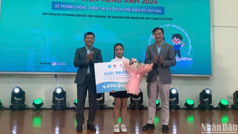 Thí sinh Đinh Gia Hân đến từ tỉnh Thái Bình, đạt giải Nhất Cuộc thi “Hùng biện tiếng Anh cho trẻ em về phòng, chống thiên tai và thích ứng biến đổi khí hậu 2024”.