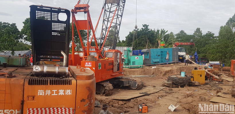 Công tác cứu hộ, cứu nạn vẫn diễn ra rất khẩn trương.