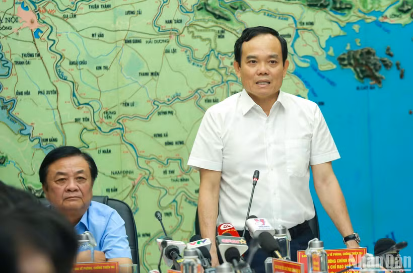 Phó Thủ tướng Chính phủ Trần Lưu Quang, Trưởng Ban Chỉ đạo quốc gia về Phòng chống thiên tai, Chủ tịch Ủy ban quốc gia Ứng phó sự cố thiên tai và Tìm kiếm cứu nạn phát biểu chỉ đạo cuộc họp.