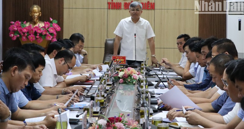 Đồng chí Lò Văn Tiến, Phó Chủ tịch Ủy ban nhân dân tỉnh Điện Biên kết luận cuộc họp Ban Chỉ đạo thực hiện các dự án đầu tư trồng mắc ca trên địa bàn tỉnh. 