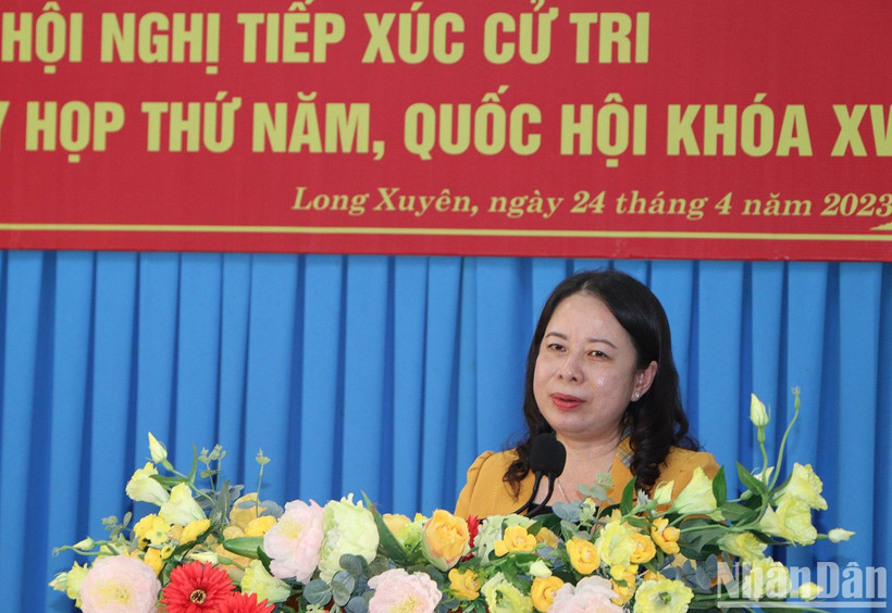 Phó Chủ tịch nước Võ Thị Ánh Xuân phát biểu tại buổi tiếp xúc cử tri thành phố Long Xuyên, tỉnh An Giang.