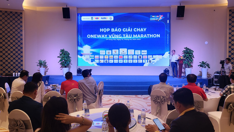 Toàn cảnh buổi họp báo.