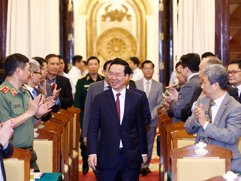 Chủ tịch nước Võ Văn Thưởng dự và phát biểu chỉ đạo Hội nghị Tổng kết 10 năm thực hiện Nghị quyết Trung ương 8 khóa XI về “Chiến lược bảo vệ Tổ quốc trong tình hình mới”. (Ảnh: TTXVN) 