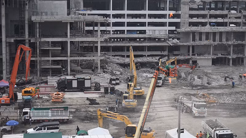 Ảnh chụp ngày 10/5: Đống đổ nát của tòa nhà OAG đã được dọn gần xong. Ảnh: Xuân Sơn. 