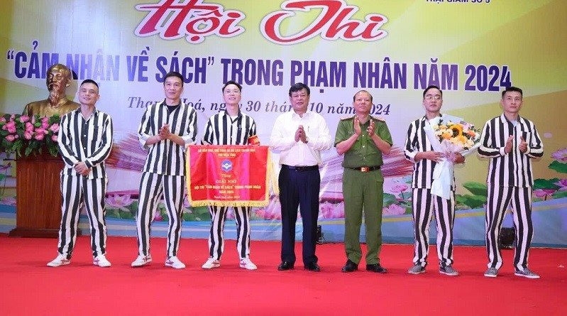 Nhiều phạm nhân đã nhận thức tốt hơn nhờ đọc sách. (Ảnh do thư viện tỉnh Thanh Hóa cung cấp)