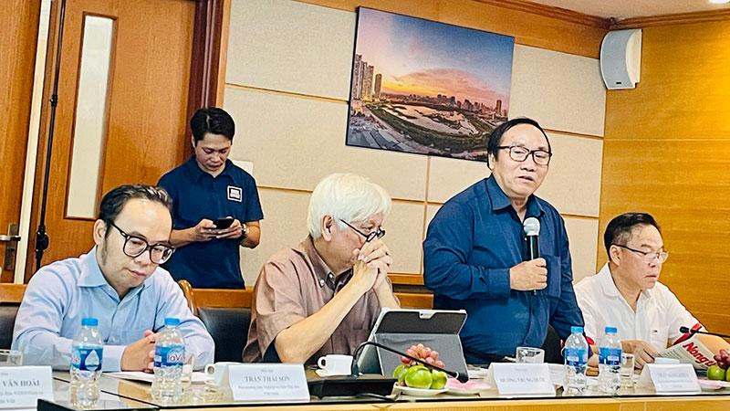 Nhà thơ Trần Đăng Khoa, Trưởng Ban Giám khảo cuộc thi phát biểu tại Lễ trao giải.