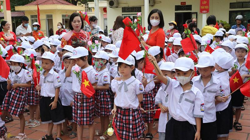 Quang cảnh đón các em học sinh vào lớp 1 ở Trường tiểu học Tân Thành, thành phố Ninh Bình (Ninh Bình). (Ảnh: Minh Quang)