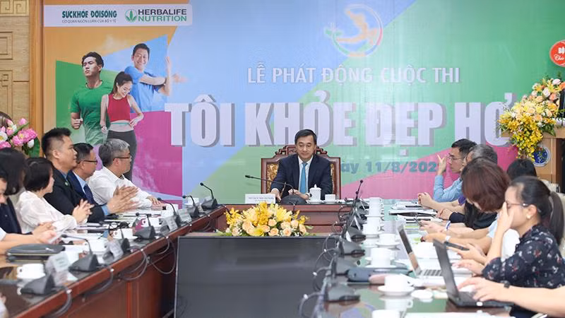 Quang cảnh buổi gặp mặt báo chí.