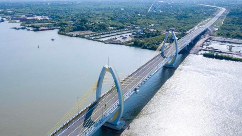 Cầu Quang Thanh vượt sông Văn Úc nối huyện Thanh Hà (Hải Dương) với huyện An Lão (Hải Phòng).