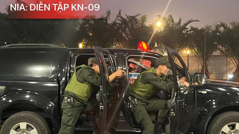 Lực lượng an ninh cơ động - Trung tâm An ninh hàng không Nội Bài đang tiến hành giải cứu con tin.