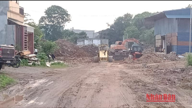 Khu đô thị hồ Xương Rồng ở thành phố Thái Nguyên xây dựng hơn mười năm chưa xong, vì không giải phóng được mặt bằng.