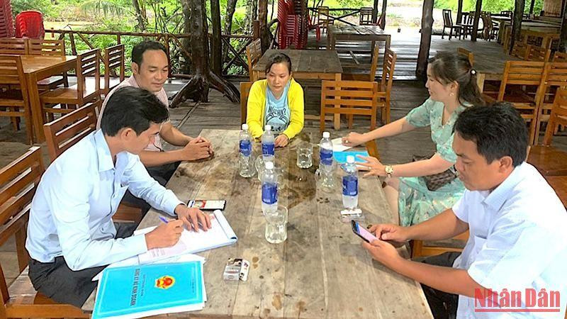 Lực lượng chức năng của Sở Văn hóa, Thể thao và Du lịch tỉnh Cà Mau xác minh thông tin tại nhà hàng bị tố chặt, chém du khách.