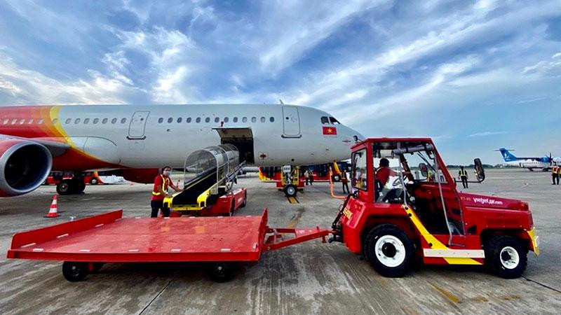 Liên tục hoàn thiện các dịch vụ, tiện ích hàng không, Vietjet đang tự phục vụ mặt đất tại Nội Bài với những kết quả tích cực.